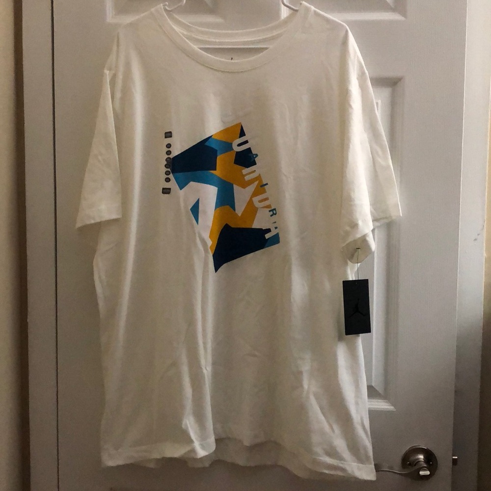 NWT Air Jordan White T-Shirt w/ Design - Picture 1 of 3